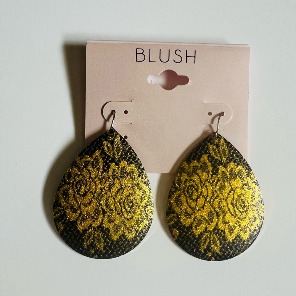 NWT Blush Gold and Black Tone Teardrop Earrings✨